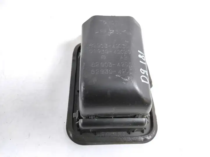 Toyota RAV 4 (XA30) (2006 - 2016) 62940-16060 Решетка в крыле — фото 1