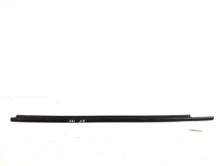 Toyota Yaris (2012 - 2014) 68210-0D150 Накладка стекла передней двери — фото 1