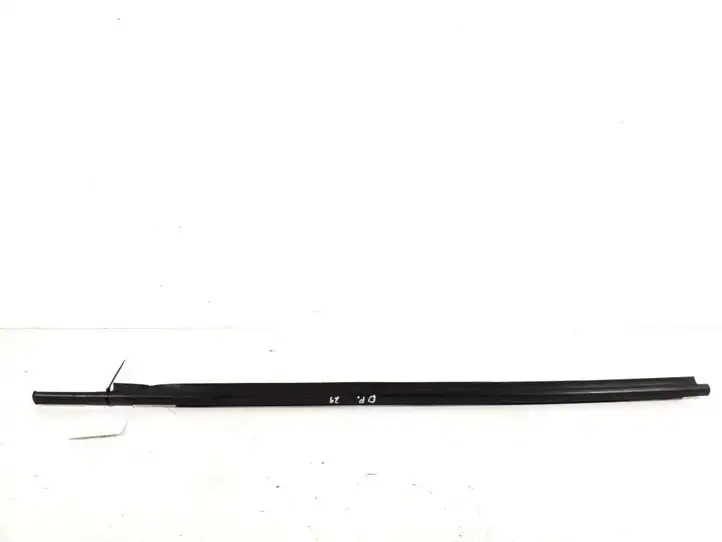 Toyota Yaris (2005 - 2009) 68160-0D060 Накладка стекла передней двери — фото 1