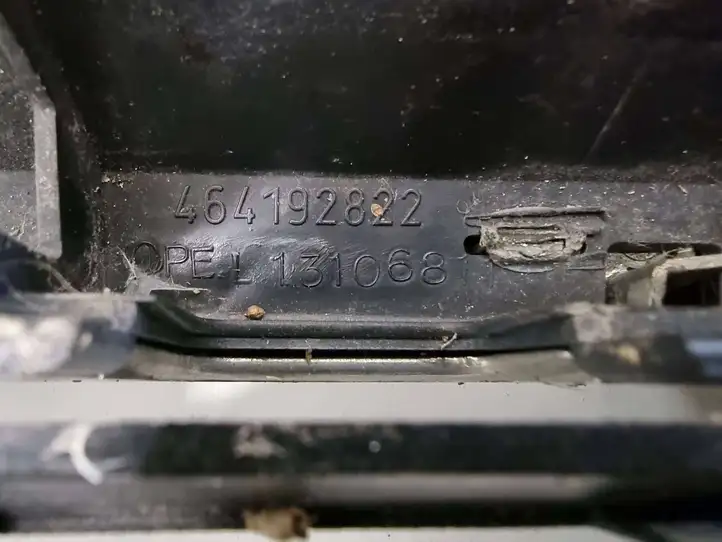 Opel Vectra C (2002 - 2005) 464192822 Передняя решетка — фото 3