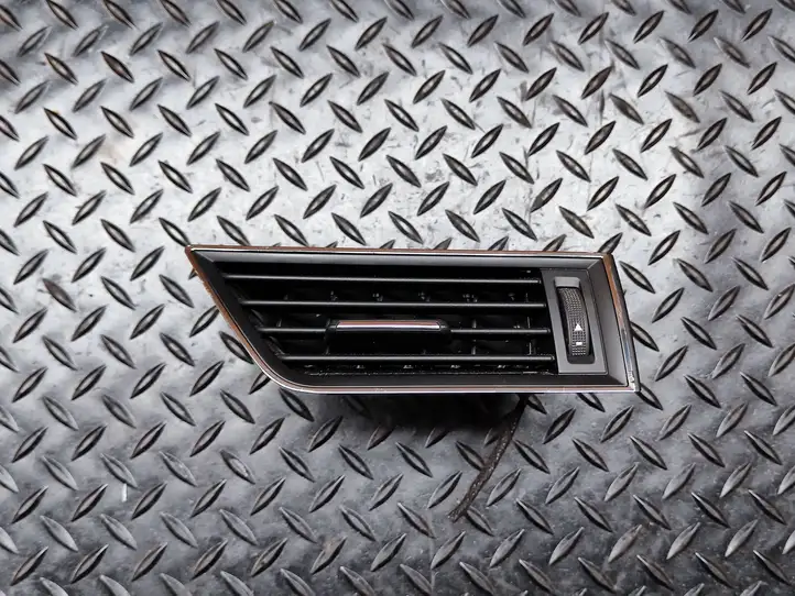 Skoda Superb B8 (3V) (2015 - 2023) 3V0819702C Боковой воздушный дефлектор — фото 1