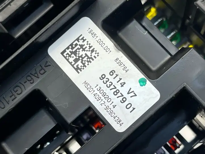 BMW 4 F36 Gran coupe (2014 - 2017)  9337879 Блок предохранителей