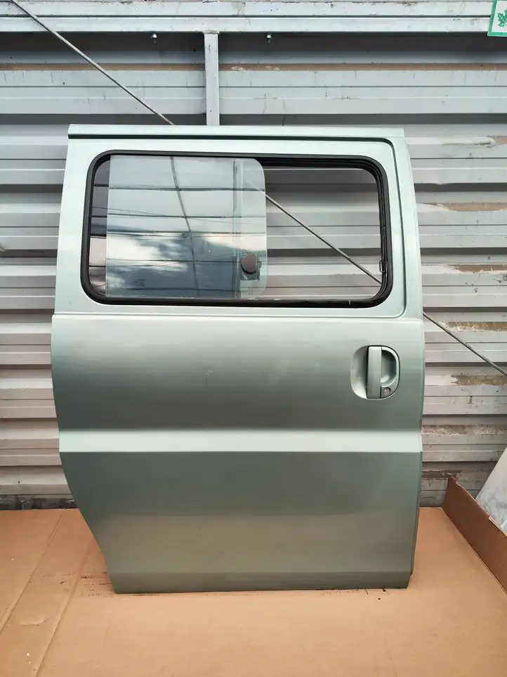 Hyundai H-1, Starex, Satellite (1997 - 2003) Задняя дверь — фото 1