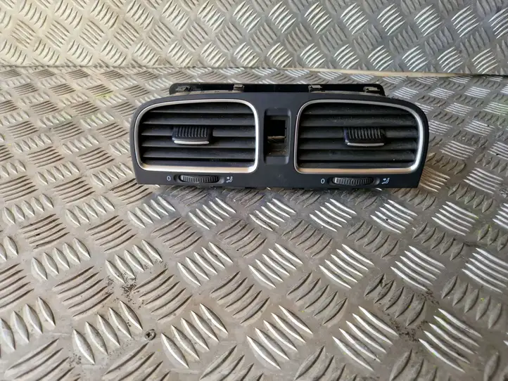 Volkswagen Golf VI (2009 - 2013) 5K0819728 Центральный воздушный дефлектор — фото 1