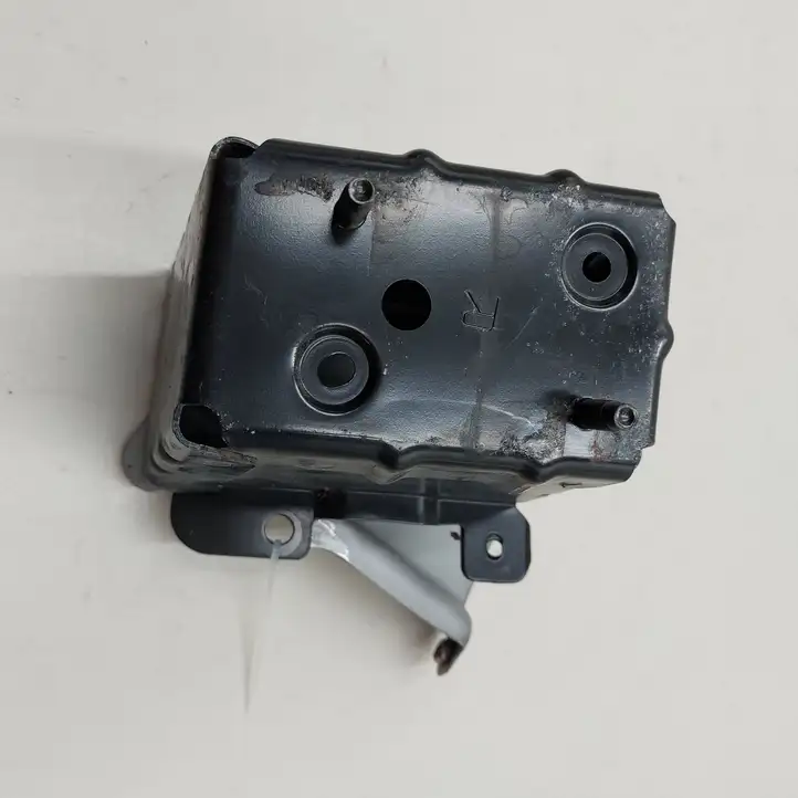 Nissan Leaf II (ZE1) (2017 - ) Крепление усилителя бампера — фото 2