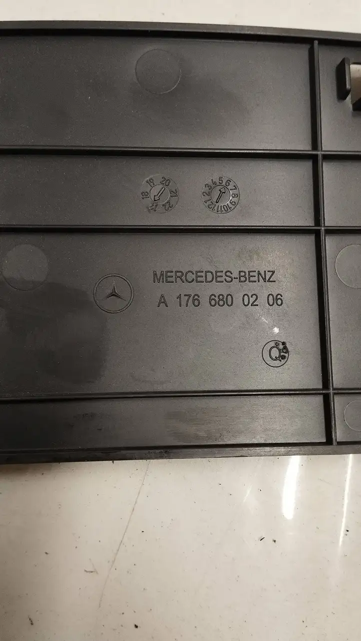 Mercedes-Benz A W176 (2012 - 2018) A1766800206 Нижняя отделка панели приборов — фото 2