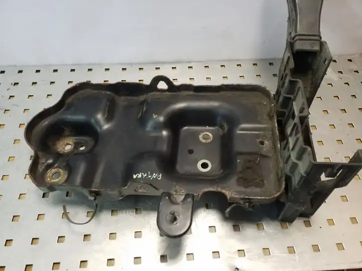 Opel Antara (2006 - 2011) Площадка аккумулятора — фото 2