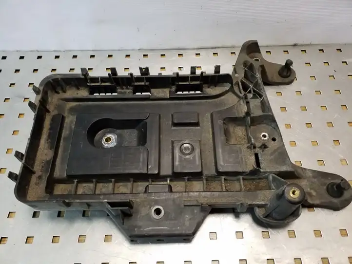 Seat Altea XL (2004 - 2015) 1K0915333 Площадка аккумулятора — фото 1