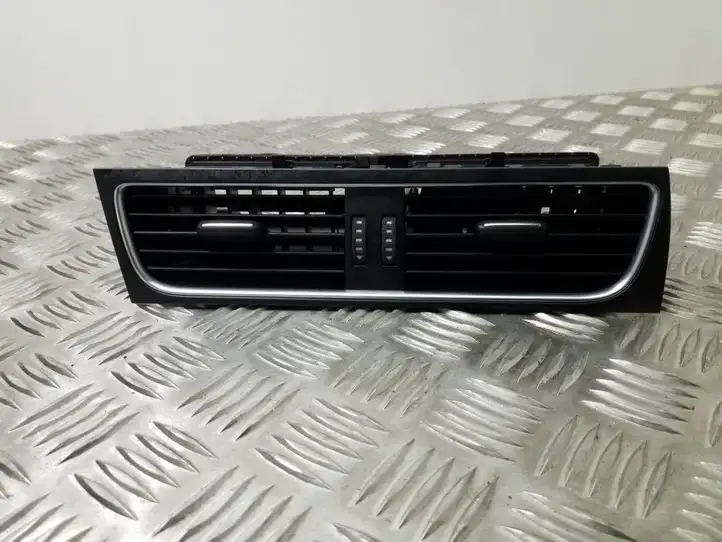 Audi A5 8T 8F (2007 - 2011) 8T1820951B Центральный воздушный дефлектор — фото 2