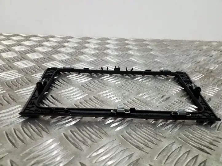 Volkswagen Golf VI (2009 - 2013) 5K0858063F Отделка магнитолы — фото 3