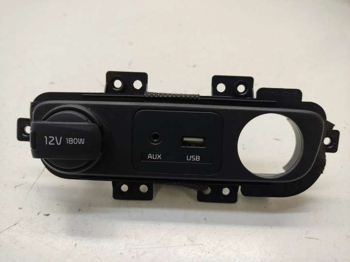 961103W700 KIA Sportage USB jungtis