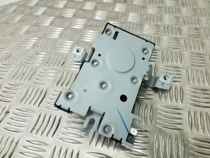 Audi A3/S3 8P (2008 - 2013) 8P4035225D Усилитель антенны — фото 4
