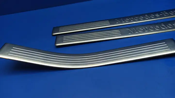 Mercedes-Benz E W212 (2009 - 2016) A212686136 Наружная отделка переднего порога — фото 5
