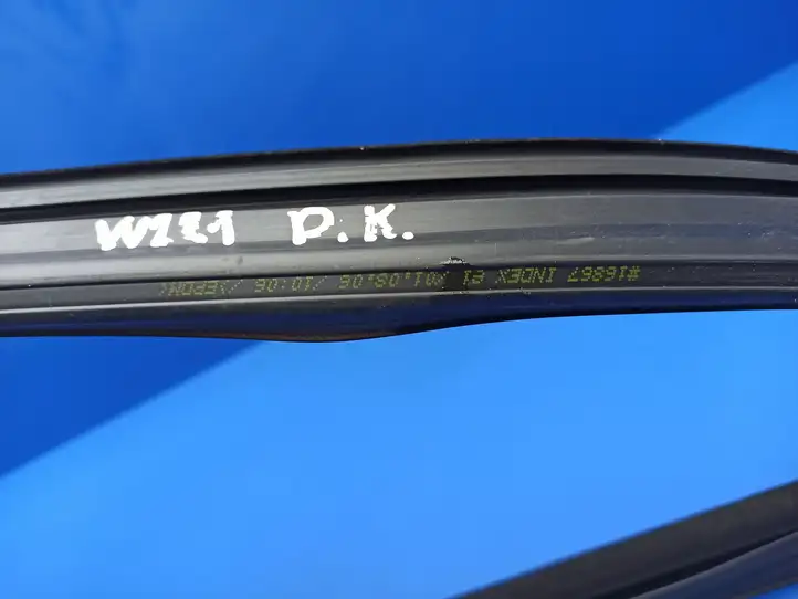 Mercedes-Benz S W221 (2005 - 2013) A2217250125 Уплотнитель стекла передней двери — фото 6