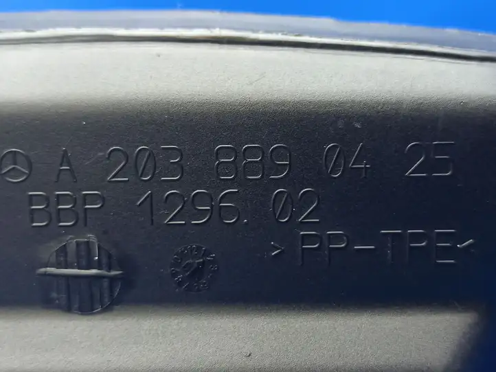 Mercedes-Benz C W203 (2000 - 2007) A2038890425 Накладка крыла — фото 9
