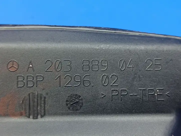 Mercedes-Benz C W203 (2000 - 2007) A2038890425 Накладка крыла — фото 8