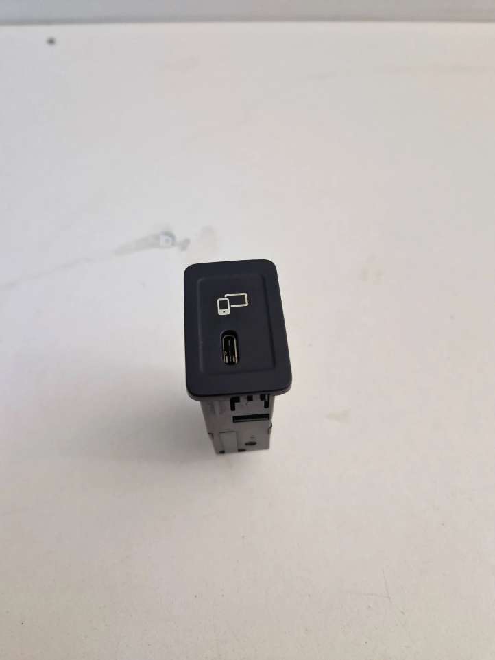 A2478209000 Mercedes-Benz GLC C253 USB jungtis