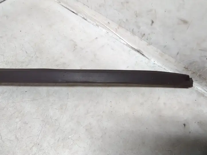 Opel Astra J (2012 - 2015) 13280301 Накладка стоек лобового стекла — фото 2