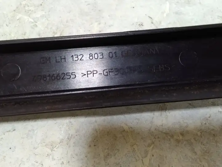 Opel Astra J (2009 - 2012) 13280301 Накладка стоек лобового стекла — фото 7