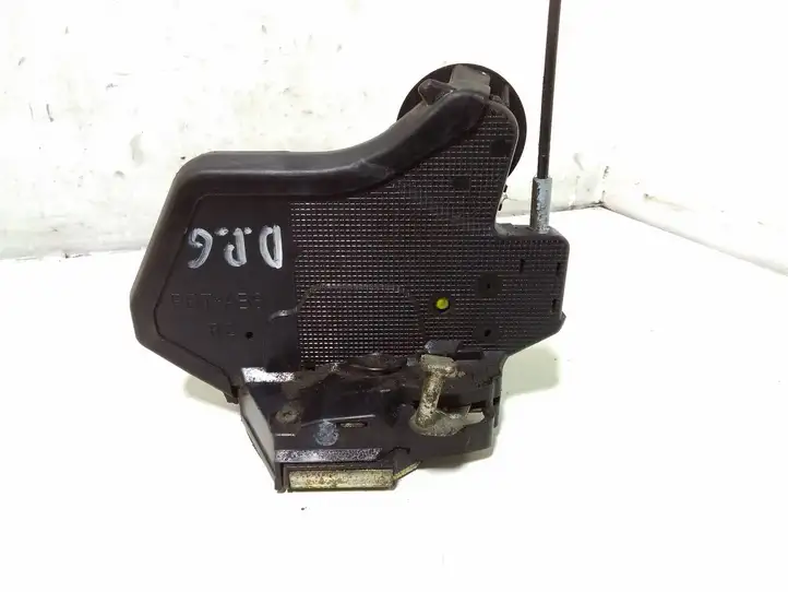 Toyota Corolla Verso E121 (2001 - 2004) 30901174 Замок задней двери — фото 4