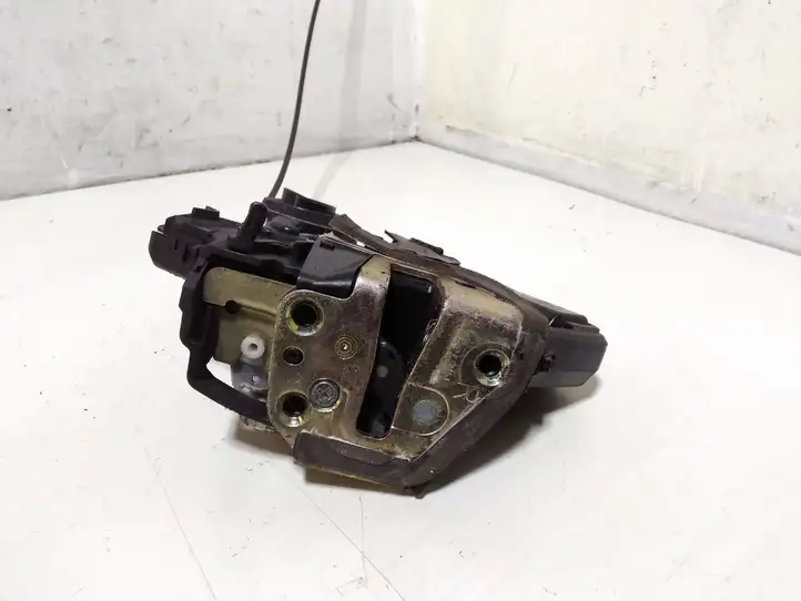 Toyota Corolla Verso E121 (2001 - 2004) 30901174 Замок задней двери — фото 5