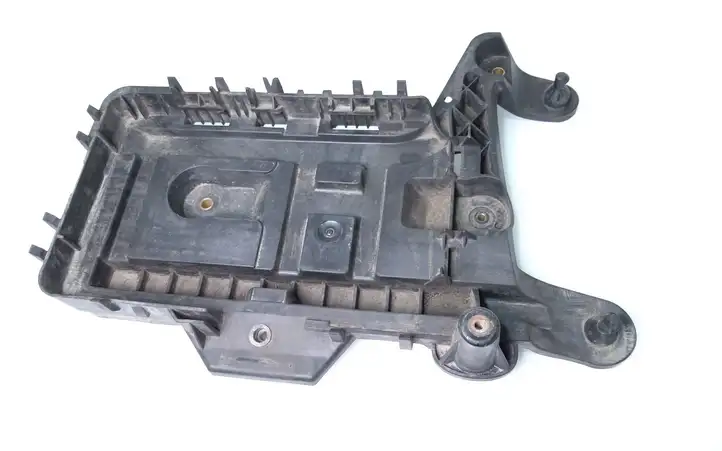 Volkswagen PASSAT B6 (2005 - 2010) 1K0915325A Площадка аккумулятора — фото 4