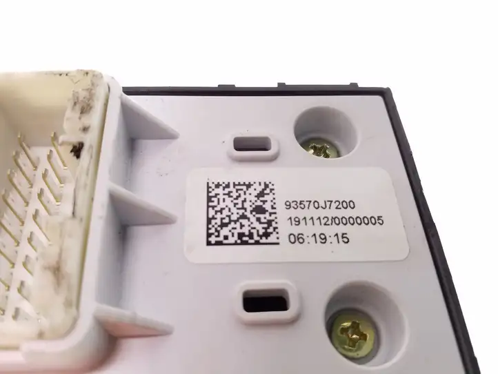 Kia Ceed (2018 - 2021) 93570J7200 Кнопка стеклоподъемников — фото 4