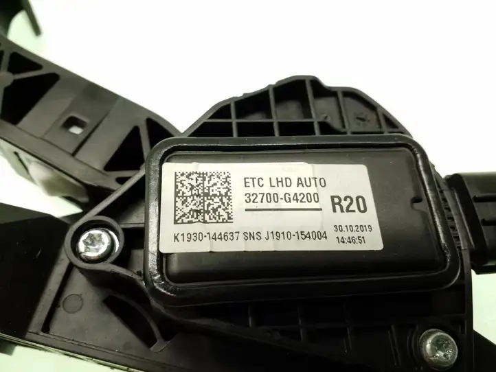 Kia Ceed (2018 - 2021) 32700G4200 Педаль акселератора — фото 4
