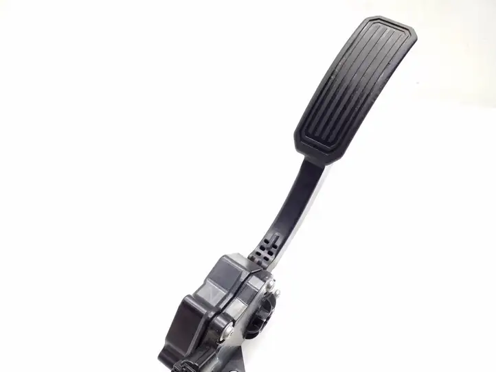 Toyota Prius (XW30) (2009 - 2015) 7811012010 Педаль акселератора — фото 2