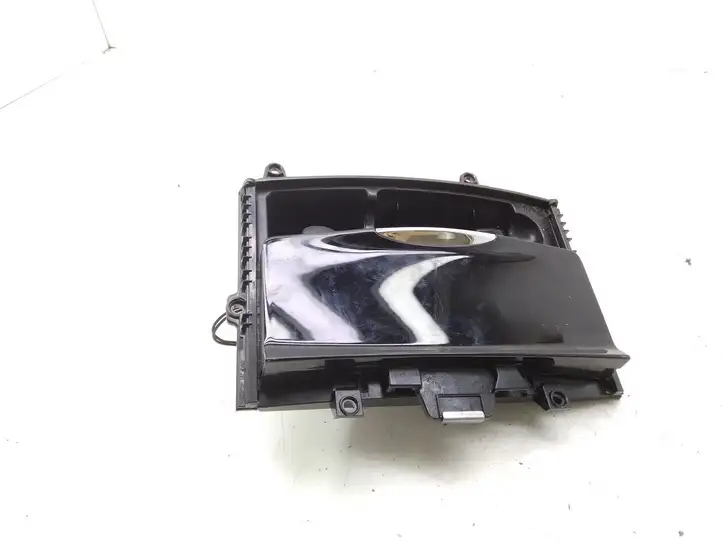 Renault Latitude (2010 - 2014)   Пепельница