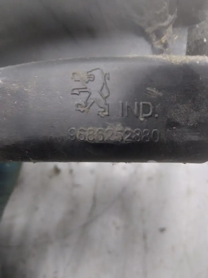 Peugeot 5008 (2009 - 2013) 9686252880 Кронштейн заднего бампера — фото 3