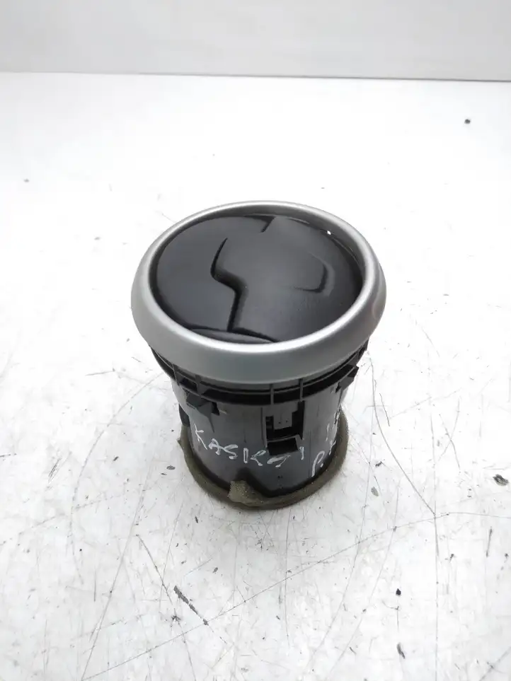 Nissan Qashqai (2010 - 2013) 68760JD10A Боковой воздушный дефлектор — фото 1
