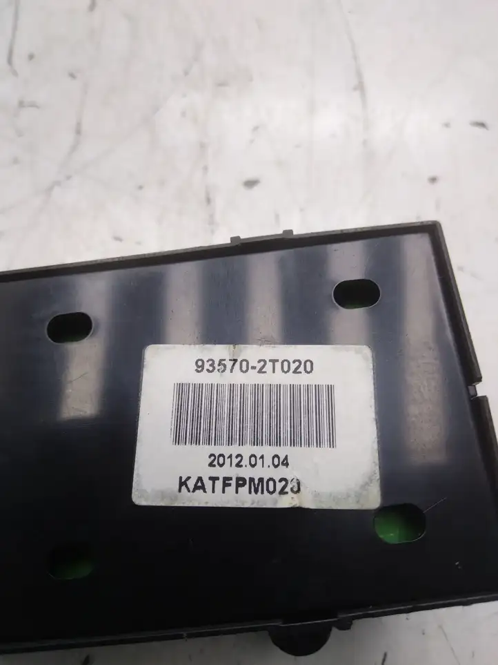 Kia Optima (2010 - 2013) 935702T020 Кнопка стеклоподъемников — фото 4