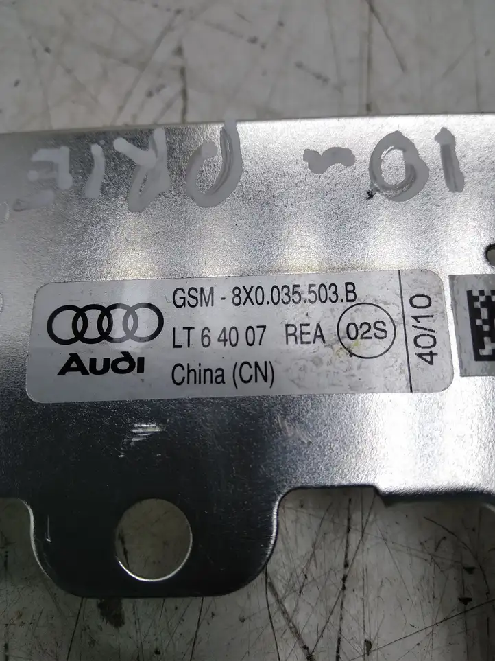 Audi A1 (2010 - 2014) 8X0035503B Усилитель антенны — фото 3