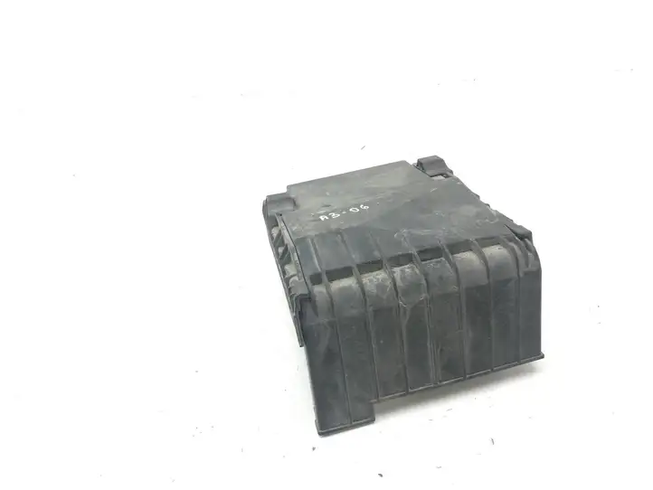 Audi A3/S3 8P (2004 - 2008) 1K0937132 Крышка ящика предохранителей — фото 2