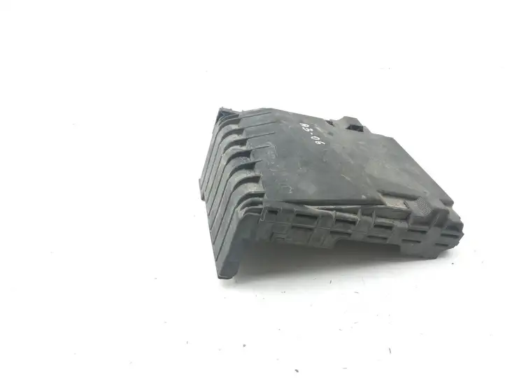 Audi A3/S3 8P (2004 - 2008) 1K0937132 Крышка ящика предохранителей — фото 3