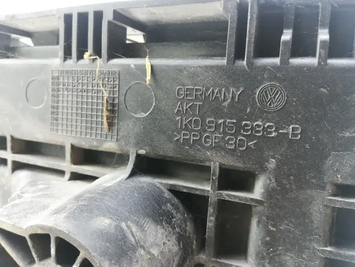 Audi A3/S3 8P (2004 - 2008) 1K0915383B Площадка аккумулятора — фото 5