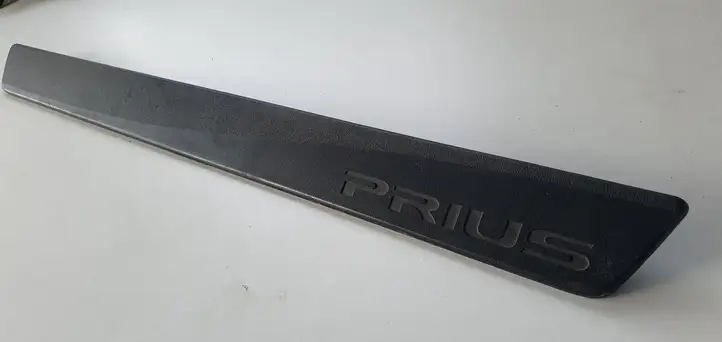 Toyota Prius (XW30) (2009 - 2015) Внутренняя отделка переднего порога — фото 4