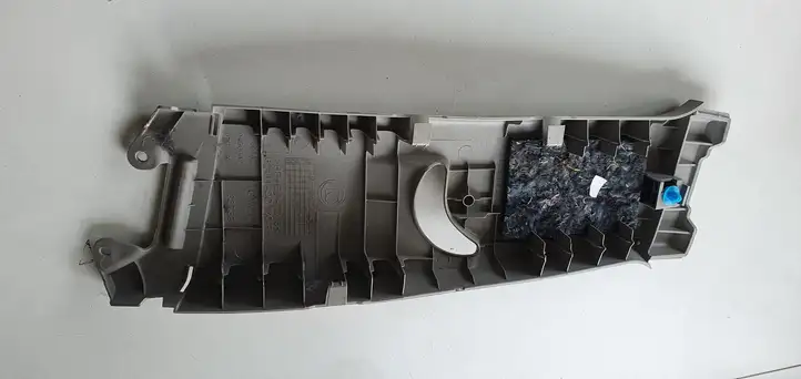 Toyota Yaris (2012 - 2014) Накладка ремня безопасности — фото 2