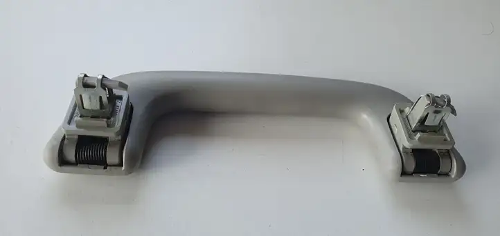 Toyota Prius (XW30) (2009 - 2015) Потолочная ручка передняя — фото 2