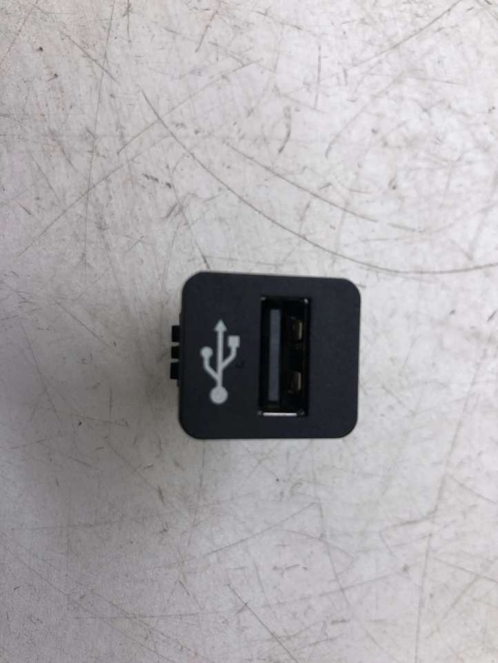 8410922929401 BMW 1 F20 F21 USB jungtis