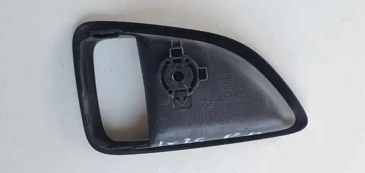 Hyundai ix35 (2009 - 2013) Прочая отделка передней двери — фото 2