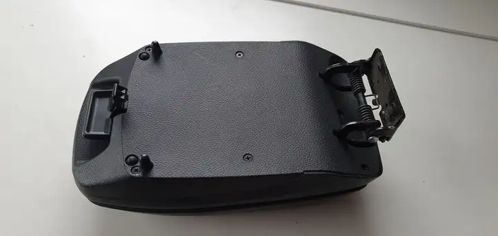 Hyundai i30 (2012 - 2015)   Другая центральная деталь консоли (туннеля)