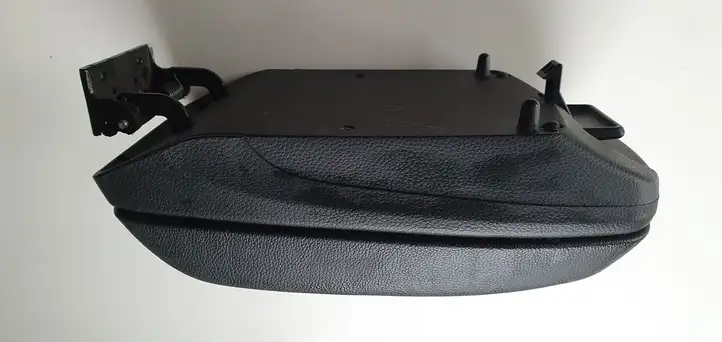 Hyundai i30 (2012 - 2015)   Другая центральная деталь консоли (туннеля)