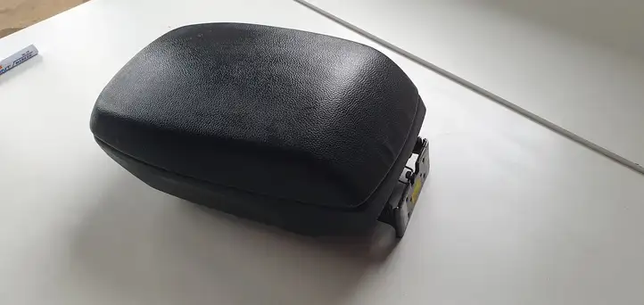 Hyundai i30 (2012 - 2015)   Другая центральная деталь консоли (туннеля)