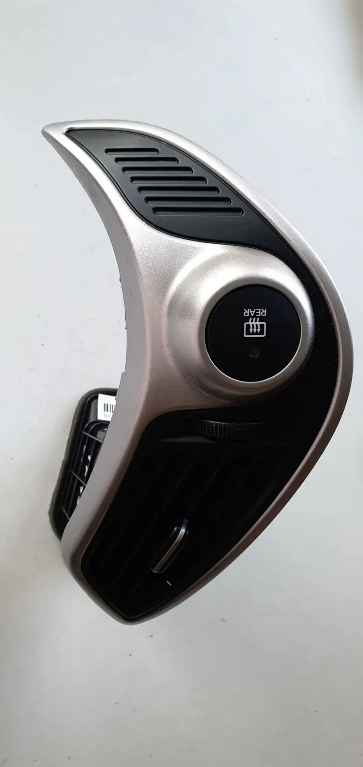 Hyundai ix35 (2009 - 2013) Боковой воздушный дефлектор — фото 1