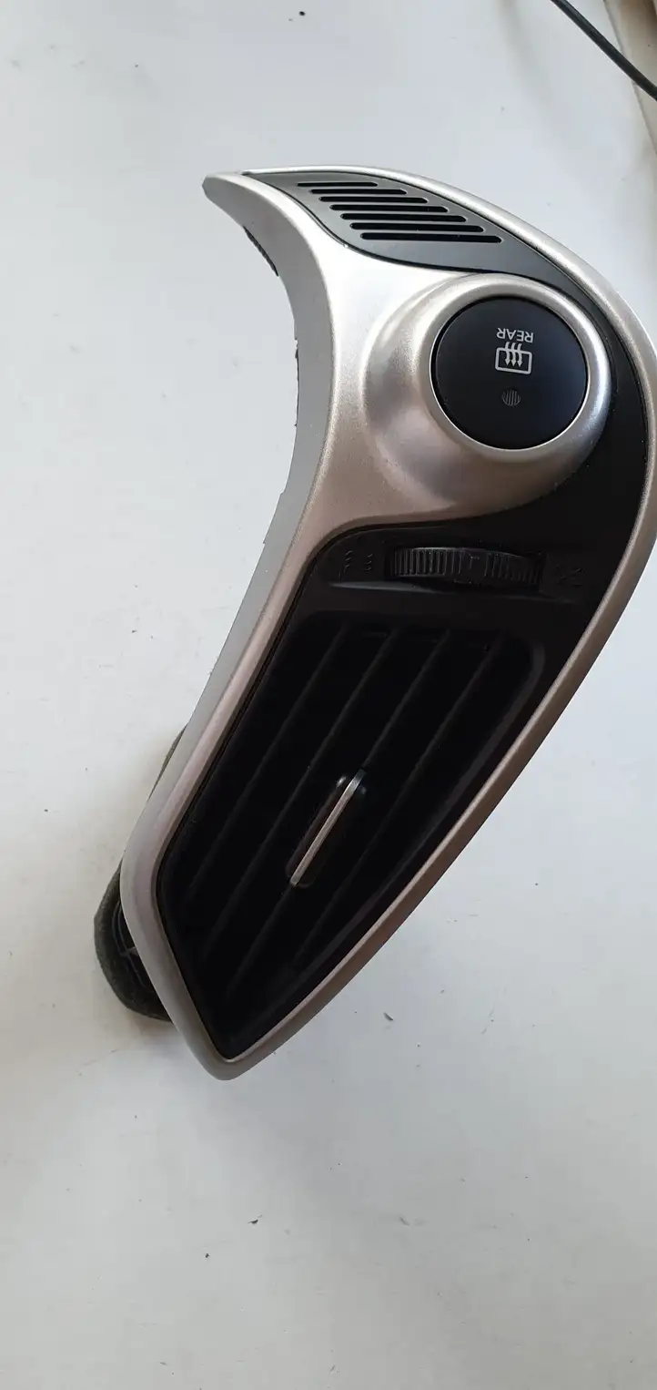 Hyundai ix35 (2009 - 2013) Боковой воздушный дефлектор — фото 4