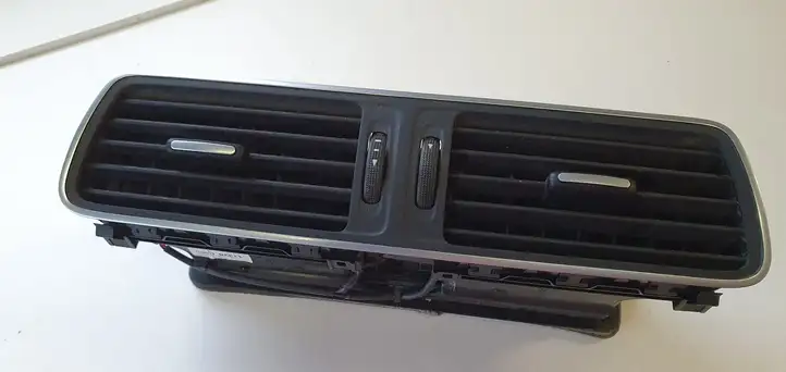Volkswagen PASSAT B7 (2011 - 2014) Центральный воздушный дефлектор — фото 1