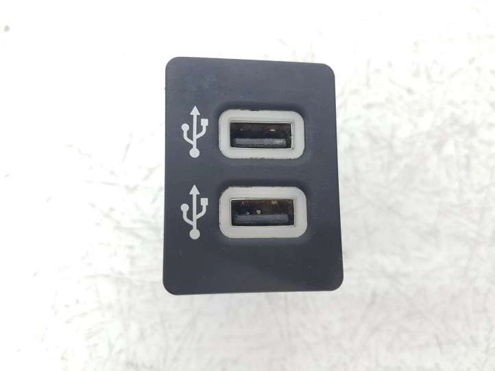 HC3T14F014 Ford Edge II USB jungtis