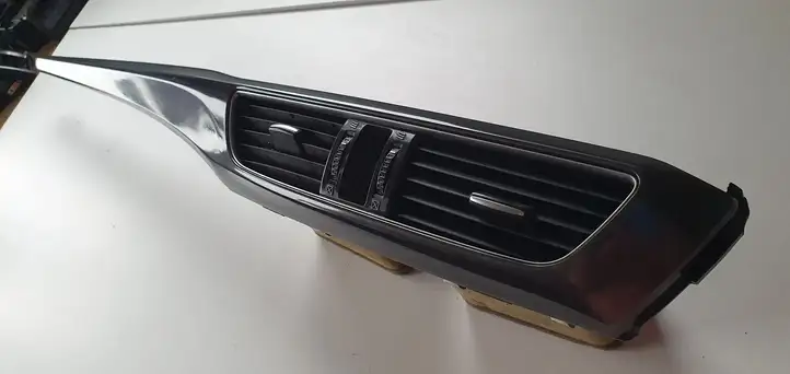 Volkswagen PASSAT B7 (2011 - 2014) Центральный воздушный дефлектор — фото 7